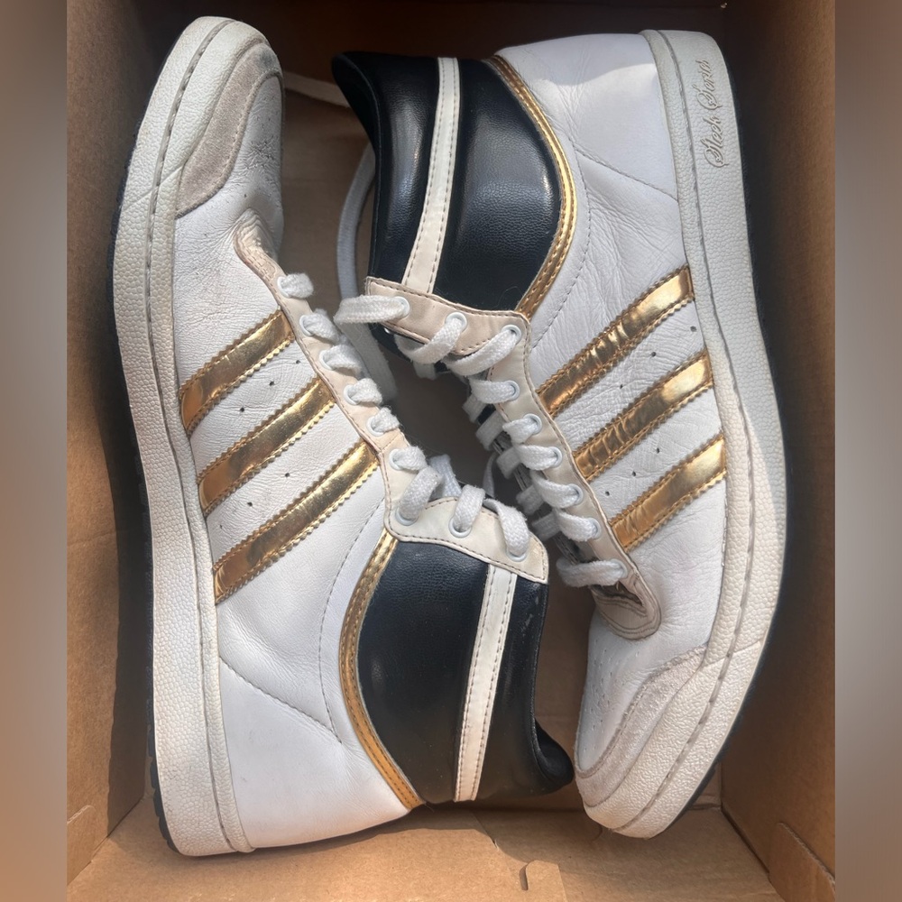 Adidas high ten sleek in gold/white/black